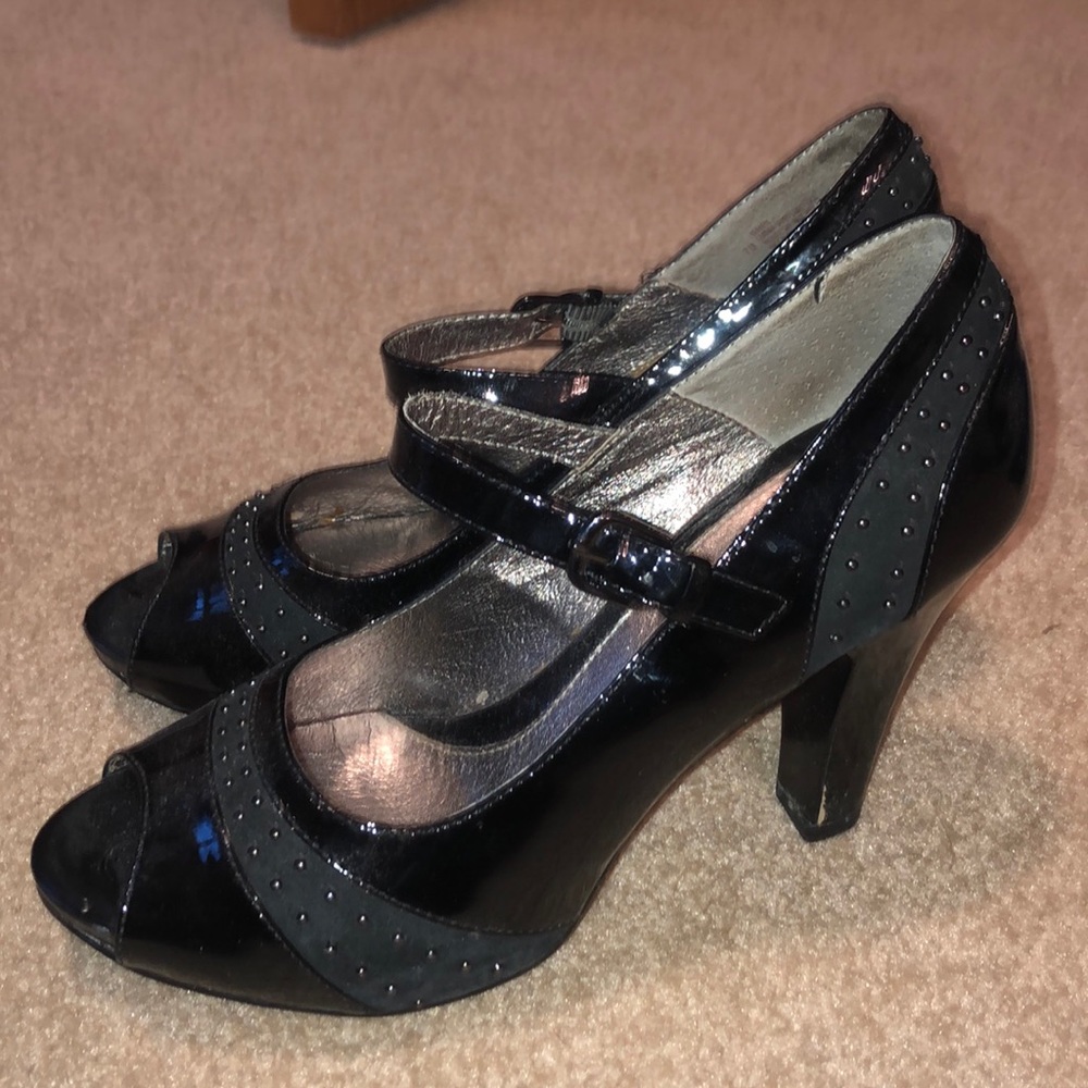 Black dress heels, barely worn